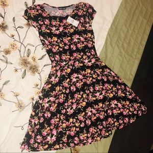 (NWT) Cap sleeved, floral dress. Wet Seal.
